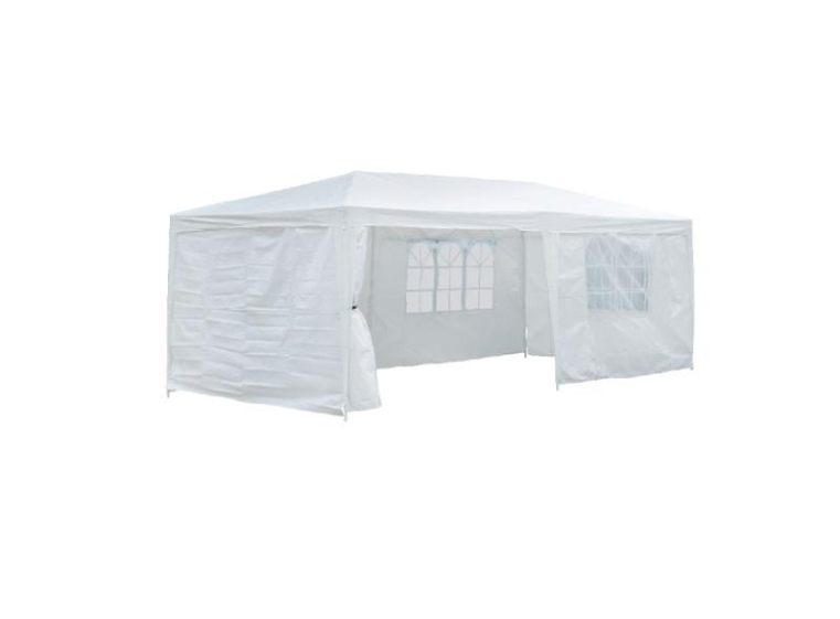 3x6 Beli metalni paviljon dimenzija 3x6 metara sa bočnim prozorima postavljen na zelenom travnjaku