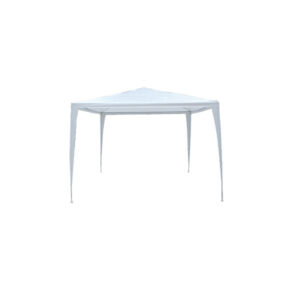 Kvadratni beli metalni paviljon dimenzija 2.7x2.7 metara postavljen na zelenoj travi u dvorištu